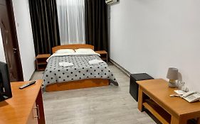 Hotel Tata Si Fii